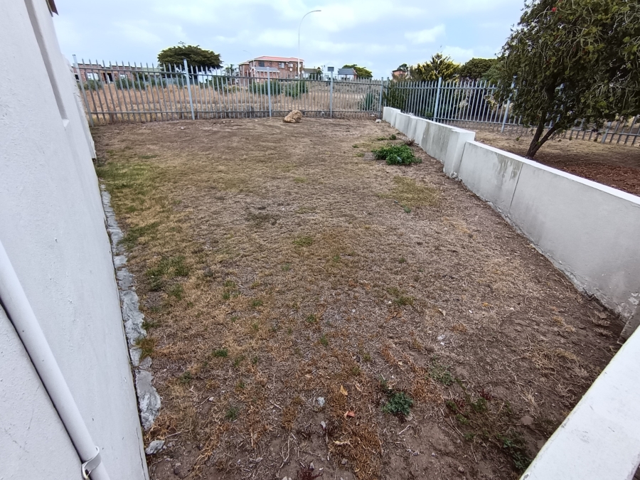 2 Bedroom Property for Sale in Wavecrest Eastern Cape